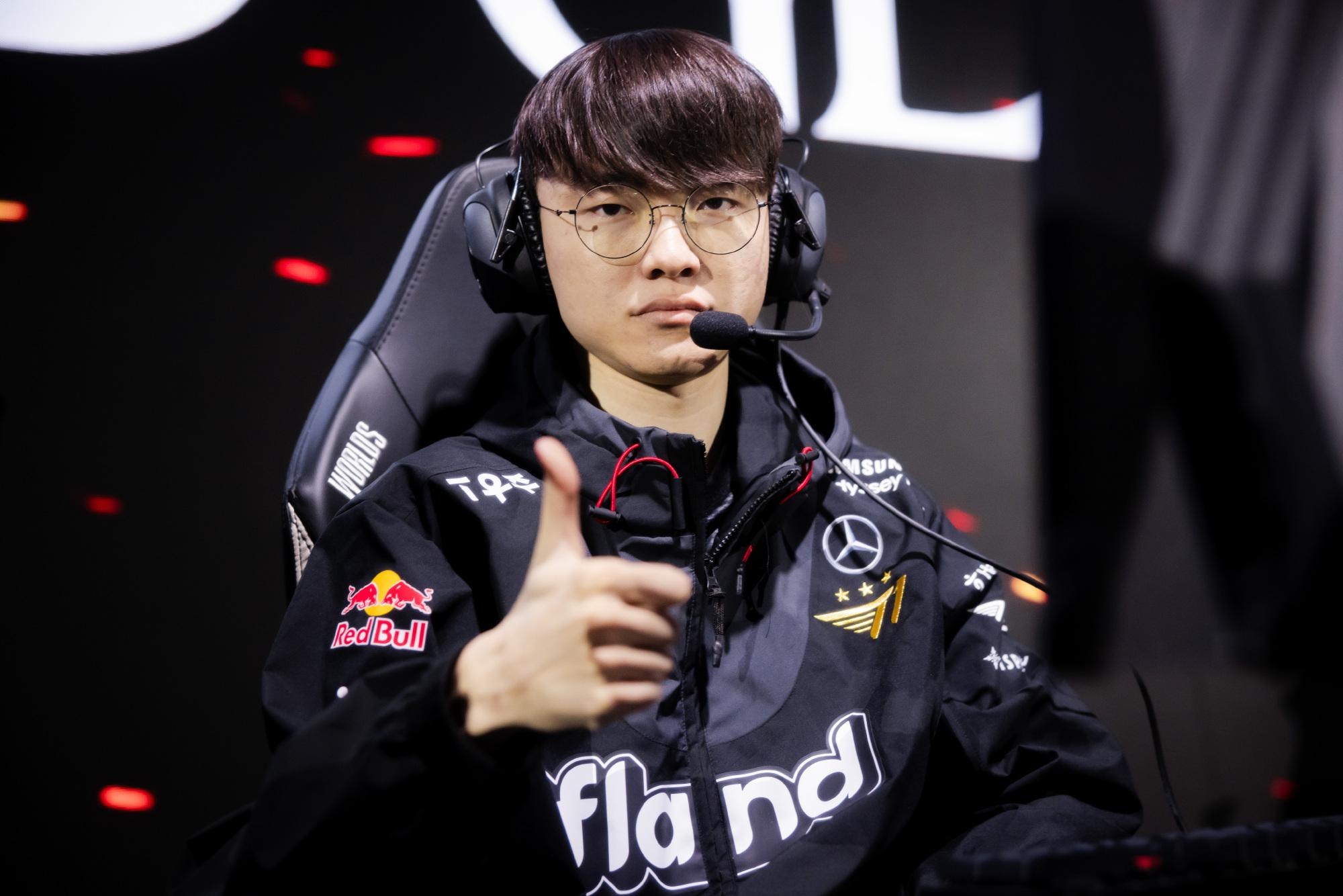 Faker重返赛场，出色防守首场状态出色，瑞士队观众沸腾！赛场气氛高涨