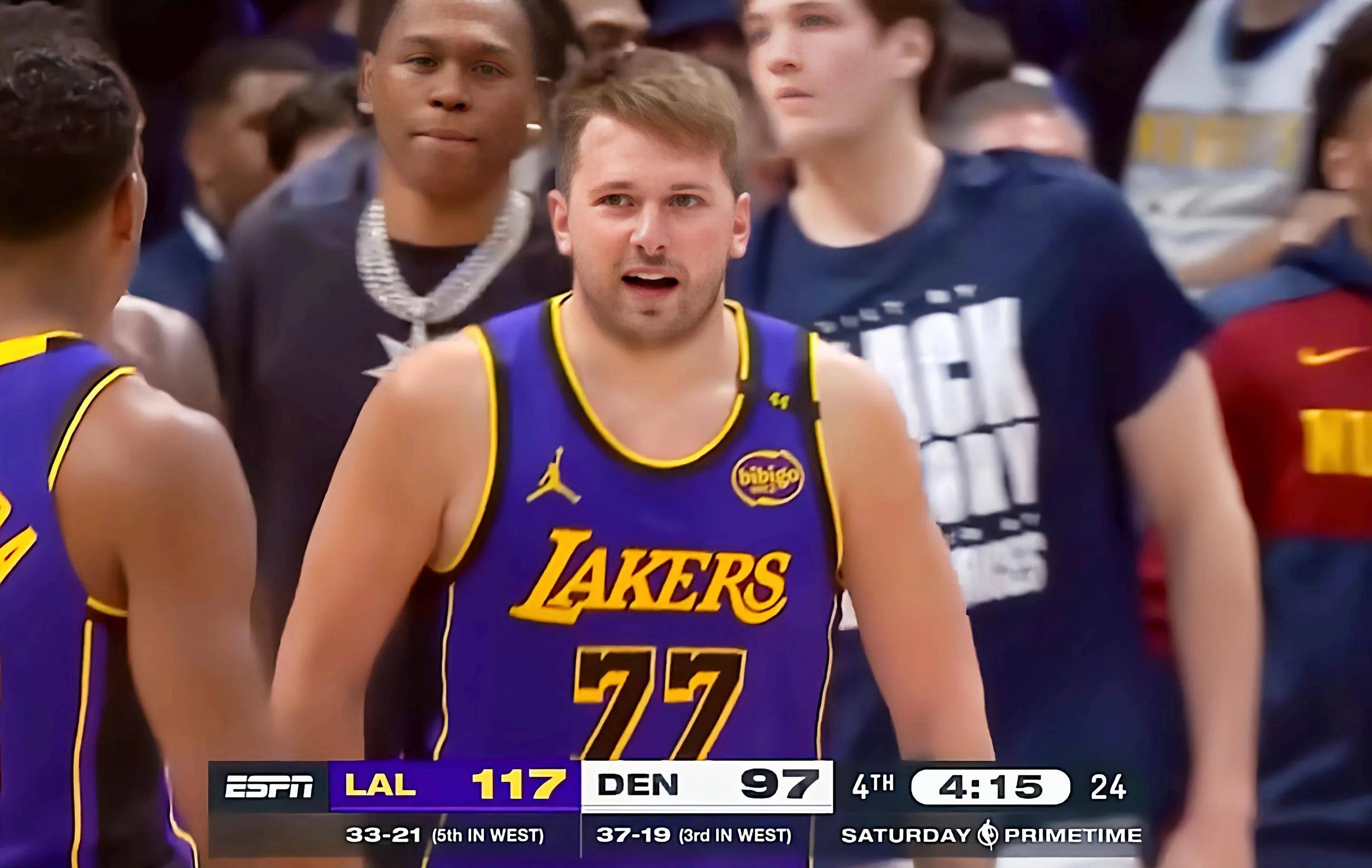 亚博-SKT不断突破！，东契奇连续十场比赛得分超过领先优势明显全场沸腾不已-亚博